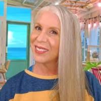 Lisa Overly's Instagram, Twitter & Facebook