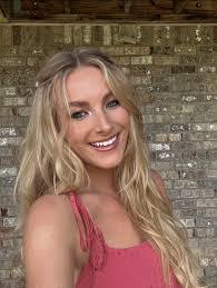 Arielle Rose's Instagram, Twitter & Facebook