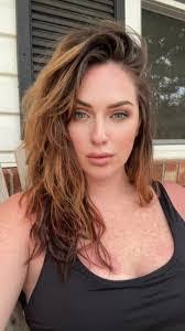 Renee Light's Instagram, Twitter & Facebook