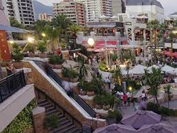 O shopping parque arauco conta com lindo boulevard e distrito de luxo e mimos aos turistas que nenhum o shopping parque arauco é um dos principais shoppings da cidade de santiago do chile. Robaron Tienda Gucci Del Parque Arauco A Lo Casa De Papel Detenidos La Cuarta