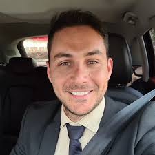 Como no voy a sonreir! Día a día me levanto a hacer un trabajo que  disfruto, que me apasiona y me divierte. Tengo a mi lado a la mujer de mis  sueños