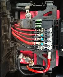Where is the fuse box vw beetle 2003. Does Anyone Have The Diagram For The 2003 Volkswagen Beetle Fuse Box On The Battery I Need To Know Which Wires Connect