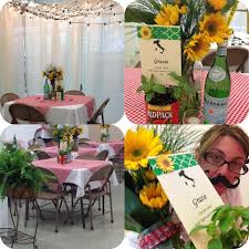Kelly's dinner, however, goes beyond the decor and is serving an excellent purpose. Pin By Sarah Greenhalgh Messineo On She S Crafty Italian Themed Parties Italian Party Italian Dinner Party