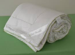 330 gr/ m2 bambu ve nano elyaf karışımlı iç dolgu bulunmaktadır. Bambu Kilifli Cift Kisilik Yorgan