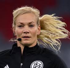 Zur saison 2017/18 wird bibiana steinhaus als erste frau spiele in der bundesliga leiten. Rh7m Tus1urukm