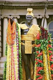 The statue before you has survived an incredible adventure. King Kamehameha Statue Draped In Leis On King Kamehameha Day Honolulu Oahu King Kamehameha Fresh Leis Amazingly Beautiful