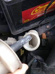 Meski namanya cadangan, tapi jangan mengisi air radiator ke tangki reservoir semaunya ya. Tanda Tanda Radiator Bocor Farhan Alias