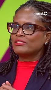 Aqui não bordamos almofadas”: estereótipos de gênero na trajetória de  mulheres na História do Design Texto publicado originalmente por Lindsay  Cresto e Maureen Schaefer França na revista Estudos em Design, v. 32 |