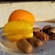 Je Reprends Mes Habitudes Un Petit Dejeuner Local Et De Saison C Est Bien De Manger Local Et De Saison En Plus En Terrasse Et Au Soleil Food Fruit Mango