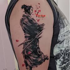 Hình xăm lông vũ hơi đặc biệt và lạ kỳ. Hinh XÄƒm Samurai Chiáº¿n Binh Niá»m Kieu Hanh Cá»§a Nháº­t