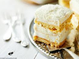 Cubes De Noix De Coco Recettes Recette Recette Petit Gateau Recette Gateau Aux Noix Dessert Noix De Coco
