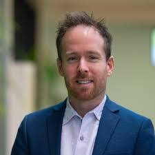 Gavin Hinton's Instagram, Twitter & Facebook