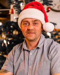 Dennis Pfleghaar's Instagram, Twitter & Facebook