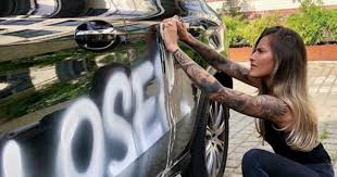 So tickt unions neuzugang loris karius privat. Girlfriend Of Liverpool Keeper Loris Karius Reveals Loser Spray Paint Was Bizarre Publicity Stunt Liverpool Echo