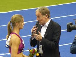 Wir wollen nun einen generationswechsel vollziehen. Wolf Dieter Poschmann Moderiert Der Sport Chefreporter Des Zdf Leiht Seine Stimme Dem Metro Group Marathon Dusseldorf
