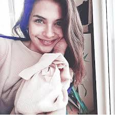 Iki Gozumun Cicegi Turkish Women Beautiful Stylish Girl Images Turkish Actors