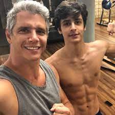 Actores originales nacidos en américa del sur. Marcio Garcia Comemora 17 Anos Do Filho Mais Velho Pedro Quem Quem News
