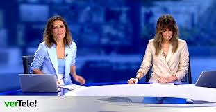 Informativos Telecinco alaba el discurso de Sara Carbonero sobre el cáncer, con una emocionada Isabel Jiménez