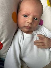 Taki maluszek, tak dużo cierpienia 💔💔💔 Mikołajek ma zaledwie  miesiąc,jeszcze nieświadomy drogi jaka go czeka💔💔 Niestety urodził się z  kilkoma wadami prawej nóżki oraz bioderka, które sprawiły, że nasze życie  zmieni się