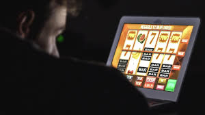 Gambling slots online to be limited to £5 per spin - BBC News