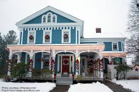 Outdoor Christmas Decorating Ideas For An Amazing Porch Front Porch Christmas Decor Christmas Porch Outdoor Christmas