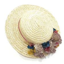 Además, protege del sol (cuidado de belleza. Tocados 2018 Hats Pamelas Invitada Perfecta Bodas Canotier Pamelas Y Tocados Cristal De Swarovski
