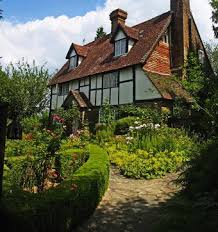 Tired of the contrived geometry brought from the european continent, english landscape designers began to. Designing An English Garden Lovetoknow