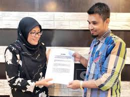 Ooo patut la senyap jer 'cerita' puteri amalin nih.rupanya dah kawin dgn kerabat brunei. Mohon Maaf Fitnah Tengku Amalin