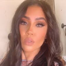 leandra moreno (@LeandraMoreno)