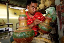 Tidak terlibat bahan kimia yang berbahaya pembuatan 100% semulajadi boleh diguna berulang menyejukan air secara semula jadi memgandungi mineral yang elok untuk tubuh badan. Labu Sayong Kuale Bakal Ke Persada Dunia Rencana Mstar