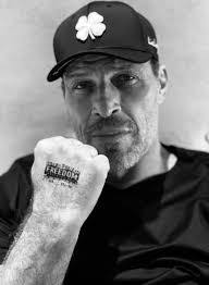 Angela Edelman's Instagram, Twitter & Facebook