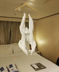 This Towel Art In A Cruise Ship Cabin Funny Meme Pictures Towel Animals Funny Pictures