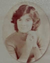 Laurie Small's Instagram, Twitter & Facebook