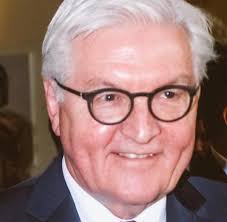 Nein, wir wissen es eben nicht, wir verstehen es nicht, wir wollen es auch nicht verstehen, und wir glauben auch nicht mehr daran, dass dieser deutsche blindflug in sachen bekämpfung der pandemie noch einmal umkehrbar ist. Frank Walter Steinmeier Der Prasident Im Sauerstoffleeren Niemandsland Welt