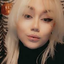 Kara Faust's Instagram, Twitter & Facebook