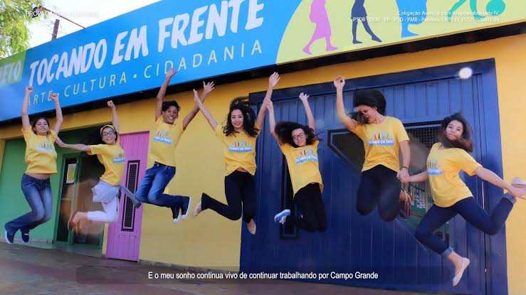 Neste vídeo você confere um pouco mais da minha trajetória. Quando  professora, iniciei com os alunos um projeto de música que foi implantado  em toda a rede municipal e serviu como inspiração para meu ...