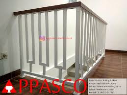 エイチ・アンド一級建築士事務所 h& architects & associates エイチ・アンド一級建築士事務所 h& architects & associates. Railing Balkon Cantik Minimalis Besi Galvanis Dan Kayu Di Permata Mansion Serua Jual Kanopi Tralis