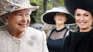 The queen mother was said to have given the symbolic brooch to her daughter, who has. Konigin Elizabeth Ii Das Strenge Regiment Von Queen Mum Bunte De