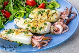 I calamari hanno tre cuori e la parte finale del capo porta 8 braccia e due tentacoli, tutti dotati di ventose lungo i margini. Calamari Alla Griglia Come Renderli Teneri E Non Gommosi Mangia Bevi Godi Blog Di Cucina E Ricette