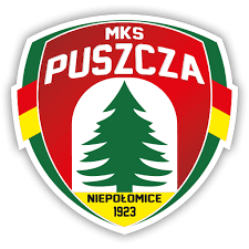 Ten zaczynał się po godzinie 18, gdy boisko i całą okolice spowiły ciemne chmury burzowe. Mks Puszcza Niepolomice 2021 Kwiecien 14