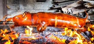 Setiap orang bali pasti mengenal masakan ini namanya tum, sekilas seperti botok kalau di jawa, tapi belum tentu tahu kan bagaimana caranya membuatnya? Balinese Babi Guling Buffet Ausindo Bali Villas
