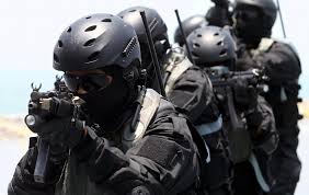 Pertunjukkan senjata oleh unit tindak khas ( utk ) pdrm sempena lawatan kerja ketua setiausaha negara, datuk seri dr. 5 Pasukan Khas Polis Dan Tentera Malaysia Yang Bukan Calang Calang Ini Sumbangan Mereka Soscili
