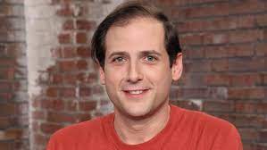 It was first aired on august 3, 2013 on zdf's sister channel zdfneo and includes 8 seasons with a total of more than 1000 episodes as of 2020. Julian Schmitz Avila So Lebt Der Bares Fur Rares Star Privat Intouch