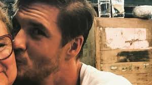 Explore the latest videos from hashtags: Miko Aj Roznerski Besa Tiernamente A Su Madre Mi Amor De 38 Anos Los Fanaticos Miran Su Peinado Original Noticias Ultimas