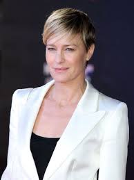 les dix stars qui n ont pas resiste a l appel de la frange short hair styles cute hairstyles for short hair robin wright