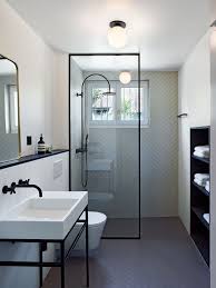 Pin Von Martin Arnold Auf Badezimmer In 2020 Badezimmer Umbau Kleine Badezimmer Minimalistische Badgestaltung