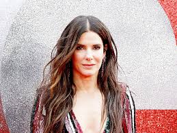 Young sandra bullock grew up traveling back and forth between the united states and germany each opera season to attend shows, as she shared in an interview on the ellen degeneres show , so she was constantly surrounded by the theatrical world. Amazon Wonder What Sandra Bullock Was Like In College Amazon Will Show You The Economic Times