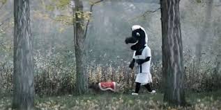 A ce jour, borussia m'gladbach est classé 7e, tandis que 1. 1 Fc Koln Maskottchen Junter Geht Mit Hennes Im Park Spazieren Express De