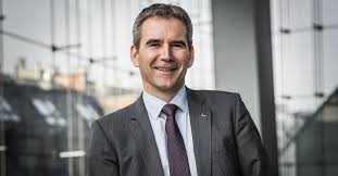 Mittlerweile wird hartwig löger in der sogenannten causa glücksspiel als beschuldigter geführt. Hartwig Loger Vizekanzler Amtierender Bundeskanzler Und Finanzminister Meine Abgeordneten