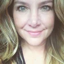 Kelli Powell's Instagram, Twitter & Facebook